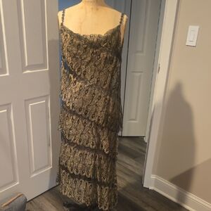 Chic Lace Tiered Midi Dress